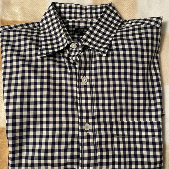 100% cotton J Crew Poplin Button up - Picture 9 of 10